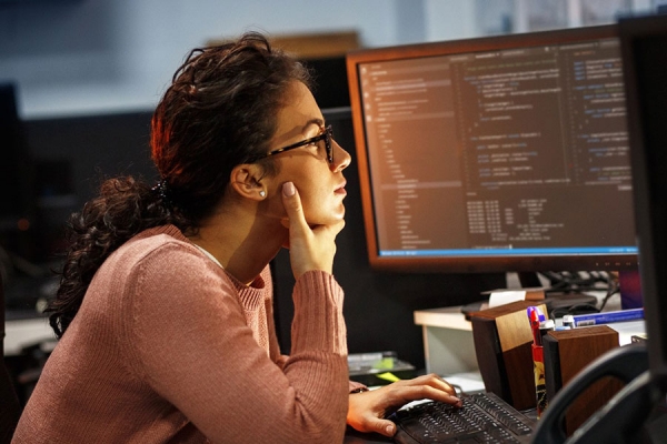 Zarobki w branży IT w g&oacute;rę